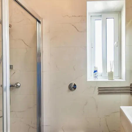 2br, Sunny Terrace And Location Close To Διαμέρισμα *