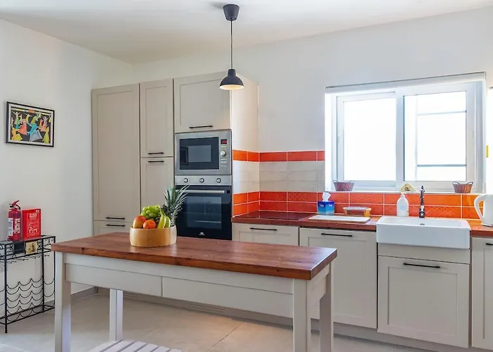 아파트 2br, Sunny Terrace And Location Close To