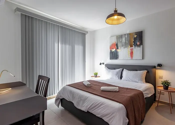 아파트 2br, Sunny Terrace And Location Close To