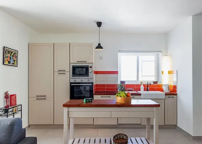 아파트 2br, Sunny Terrace And Location Close To *