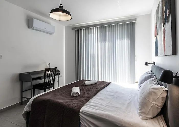 2br, Sunny Terrace And Location Close To 아파트