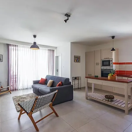 2br, Sunny Terrace And Location Close To